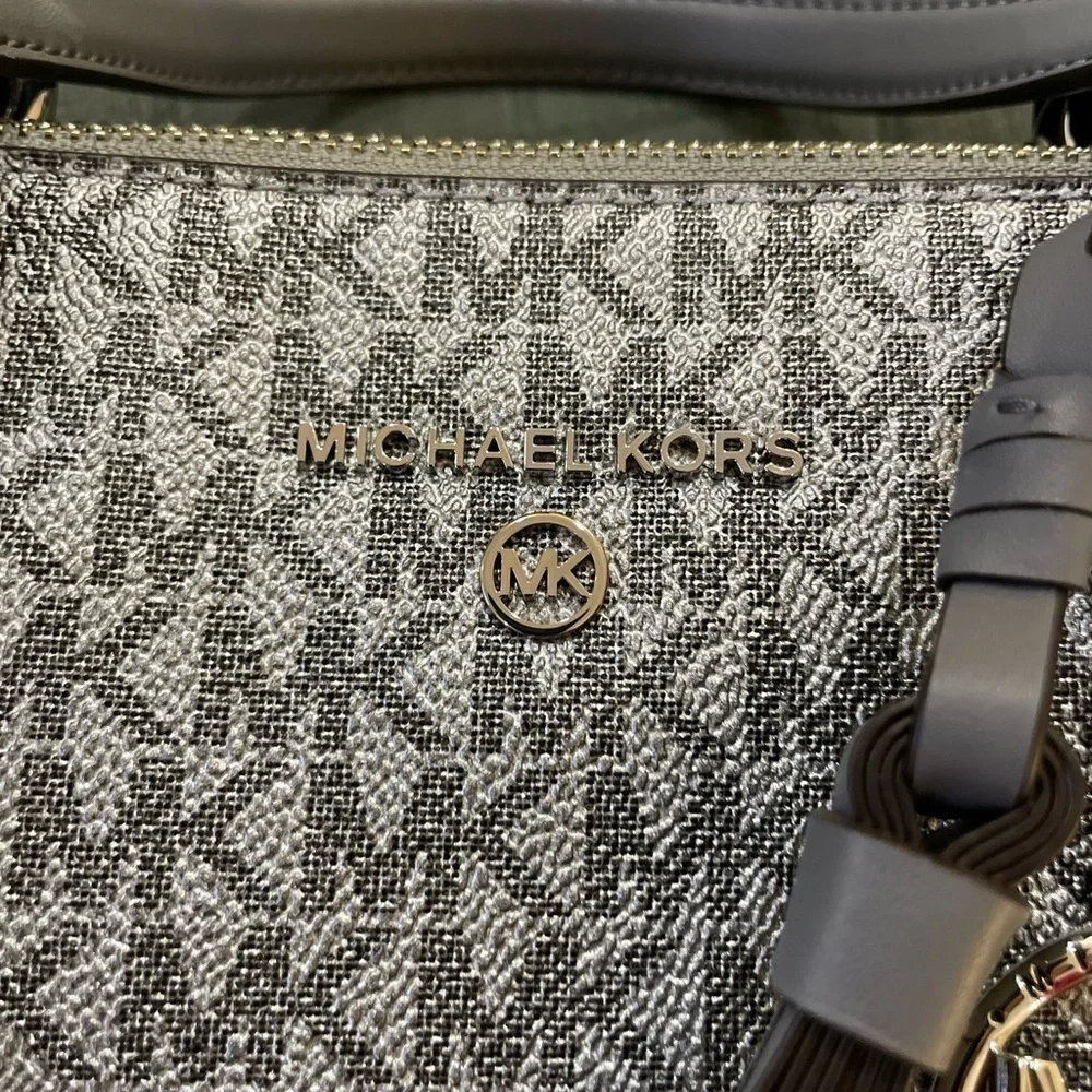 Michael Kors Sullivan handbag - Picture 3 of 15
